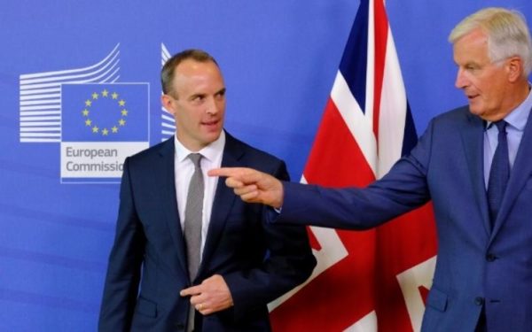 brexit paraitiseis