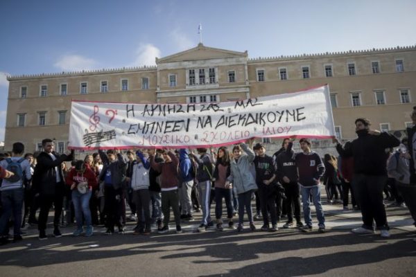 ÁÈÇÍÁ - ÄÉÁÌÁÑÔÕÑÉÁ ÌÁÈÇÔÙÍ ÌÏÕÓÉÊÙÍ Ó×ÏËÅÉÙÍ(EUROKINISSI/ÃÉÁÍÍÇÓ ÐÁÍÁÃÏÐÏÕËÏÓ)
