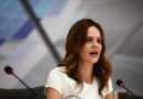 Ε. Αχτσιόγλου: Αύξηση του κατώτατου μισθού από την 1η Ιανουαρίου Ε. Αχτσιόγλου: Αύξηση του κατώτατου μισθού από την 1η Ιανουαρίου