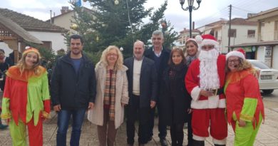 Χριστουγεννιάτικη γιορτή για τα παιδιά στην Όλυνθο Χριστουγεννιάτικη γιορτή για τα παιδιά στην Όλυνθο