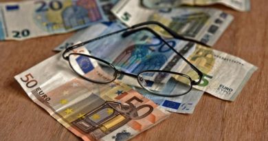 Πληρώνονται από σήμερα επιδόματα και συντάξεις Πληρώνονται από σήμερα επιδόματα και συντάξεις