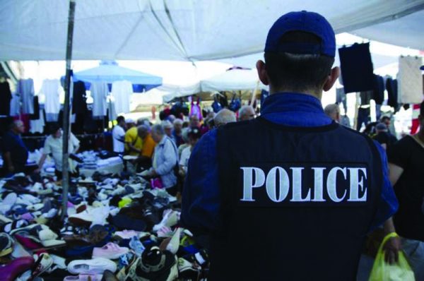 ΕΙΔΙΚΗ ΔΡΑΣΗ ΤΗΣ ΕΛ.ΑΣ. ΣΤΟΝ ΠΕΙΡΑΙΑ ΓΙΑ ΤΗΝ ΚΑΤΑΠΟΛΕΜΗΣΗ ΤΟΥ ΠΑΡΕΜΠΟΡΙΟΥ(EUROKINISSI/ΕΛΛΗΝΙΚΗ ΑΣΤΥΝΟΜΙΑ)