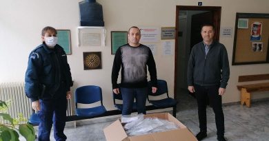 Η Ένωση Ξενοδoχείων Χαλκιδικής δώρισε μάσκες προφύλαξης στους αστυνομικούς Η Ένωση Ξενοδoχείων Χαλκιδικής δώρισε μάσκες προφύλαξης στους αστυνομικούς