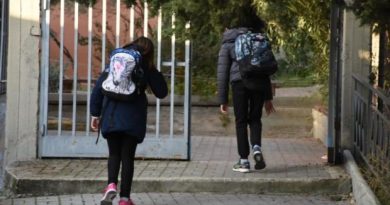 Οδηγίες για την επαναλειτουργία νηπιαγωγείων, δημοτικών και γυμνασίων Οδηγίες για την επαναλειτουργία νηπιαγωγείων, δημοτικών και γυμνασίων