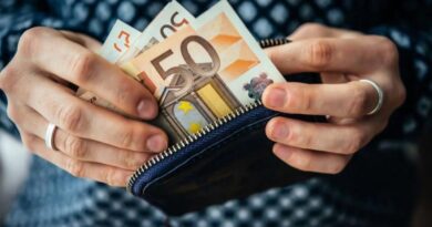 Δέκα απαντήσεις από το Υπουργείο Εργασίας για τον κατώτατο μισθό Δέκα απαντήσεις από το Υπουργείο Εργασίας για τον κατώτατο μισθό