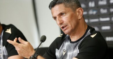 Λουτσέσκου: “Μαζί με τον Άκπομ θα γίνουν άλλες 2-3 μεταγραφές, υπήρχε αρνητισμός στην ομάδα την τελευταία διετία” Λουτσέσκου: “Μαζί με τον Άκπομ θα γίνουν άλλες 2-3 μεταγραφές, υπήρχε αρνητισμός στην ομάδα την τελευταία διετία”
