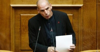 Βαρουφάκης σε Μητσοτάκη: Ομολογήσατε ότι αδυνατείτε να πείσετε τους πολίτες Βαρουφάκης σε Μητσοτάκη: Ομολογήσατε ότι αδυνατείτε να πείσετε τους πολίτες
