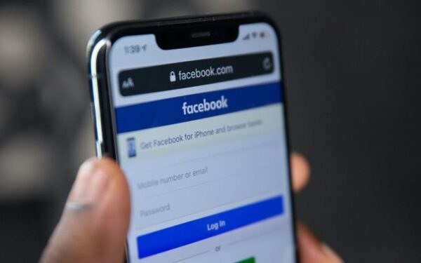 iphone-12-facebook-login-screen-on-iphone