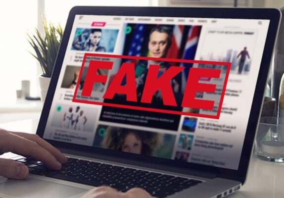 Fake_News_-_Computer_Screen_Reading_Fake_News-1024x713