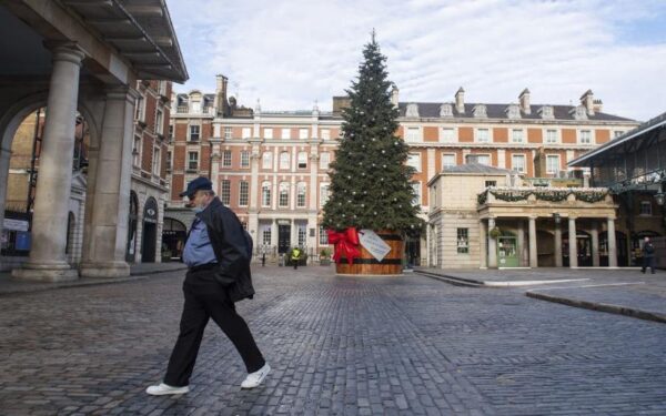christmas-tree-in-covent-garden