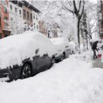 «Κυκλώνας-βόμβα» παρέλυσε τις βορειοανατολικές ΗΠΑ: «Πνίγηκαν» στο χιόνι, νοικοκυριά έμειναν χωρίς ρεύμα